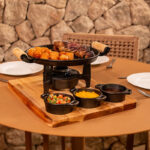 Fogareiro Tripé com Bifeteira Molheiras e Suporte de madeira Santana