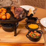 Fogareiro Tripé com Bifeteira Molheiras e Suporte de madeira Santana