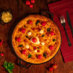 Forma de Pizza com Suporte de Madeira Santana