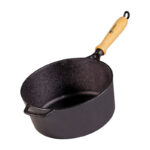 Panela de ferro com Cabo de Madeira e Tampa de Ferro Santana