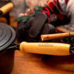 Panela de ferro com Cabo de Madeira e Tampa de Ferro Santana