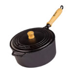 Panela de ferro com Cabo de Madeira e Tampa de Ferro Santana