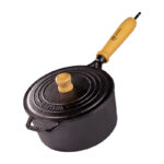 Panela de ferro com Cabo de Madeira e Tampa de Ferro Santana