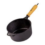 Panela de ferro com Cabo de Madeira e Tampa de Ferro Santana