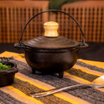 Panela Tripé com tampa de Ferro 500ml Santana