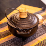 Panela Tripé com tampa de Ferro 500ml Santana