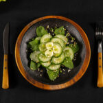 Prato 20 cm com Suporte de Madeira Santana