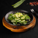 Prato 20 cm com Suporte de Madeira Santana