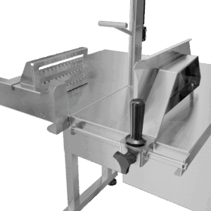 SFL-282HD - SERRA FITA PARA CARNE INOX, COM EMPURRADOR, MESA MÓVEL, REGULADOR DE CORTE, LÂMINA 2.820 mm, HEAVY DUTY - 2 HP-CV 380 V SKYMSEN